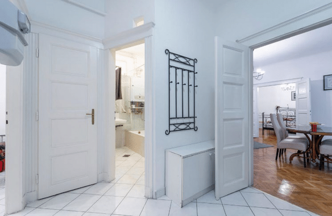 A 2-Room Apartment That Can Be Easily Redeveloped