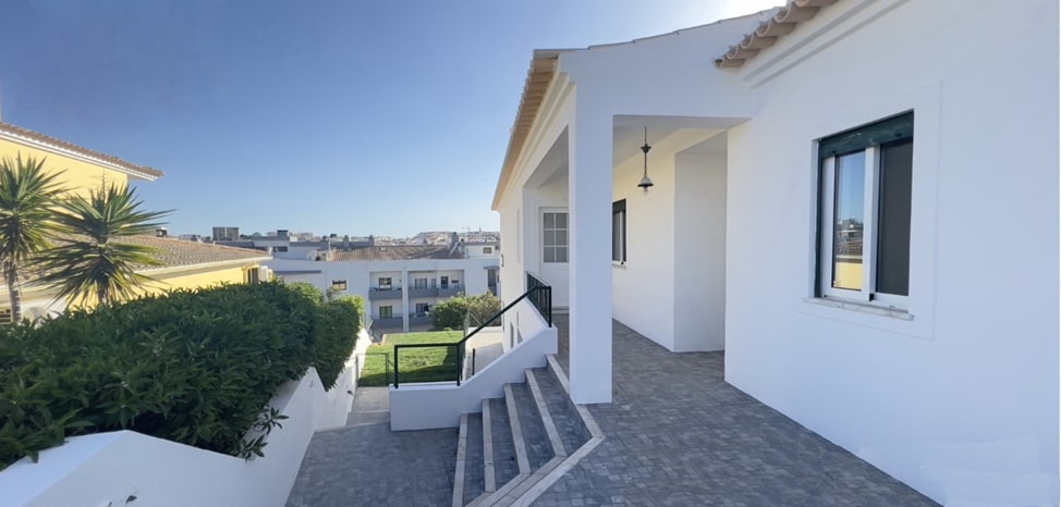 Buying villas in the south of Portugal